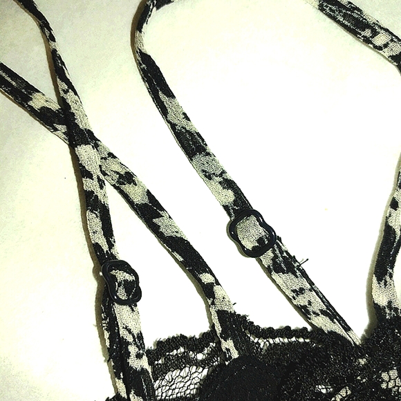 🦋 ANN TAYLOR CAMISOLE - BLACK & WHITE ABSTRACT LACE TRIMMED - SZ 6P - Picture 7 of 11